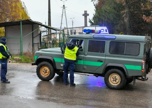 Polijas policisti Pševodovas ciemā 2022. gada 16. novembrī.