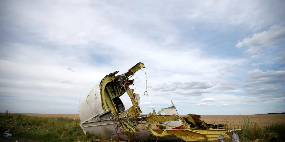 Malaizijas nacionālās aviokompānijas "Malaysia Airlines" pasažieru lidmašīna "Boeing 777" tika notriekta 2014.gada 17.jūlijā 