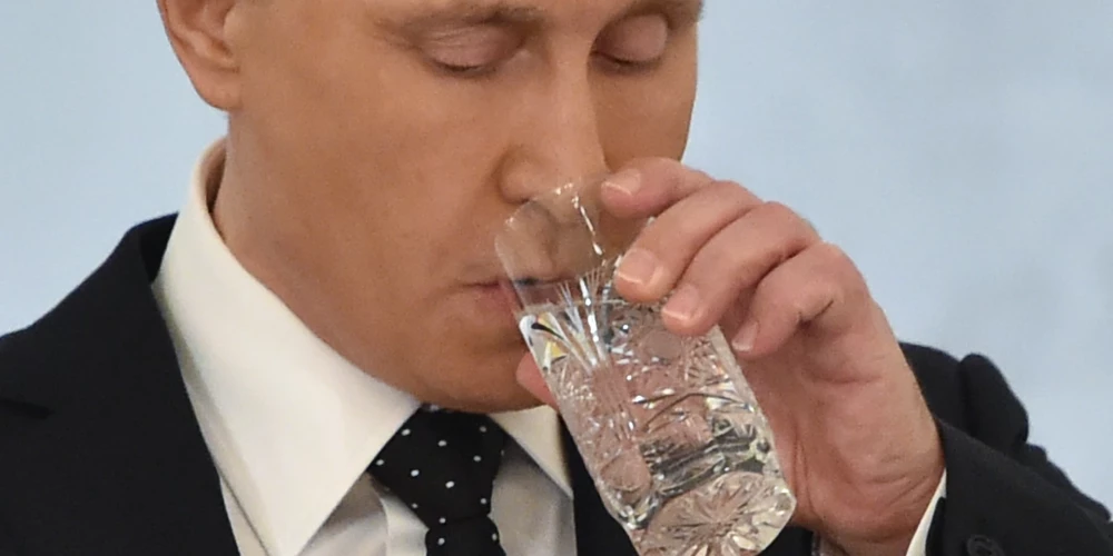 Vīns ar asiņu piegaršu: "Putina maka" nerentablais uzņēmums turpina izplatīt produkciju Eiropā un ASV