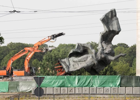 Демонтаж советских памятников обошелся Риге в 2,1 млн евро