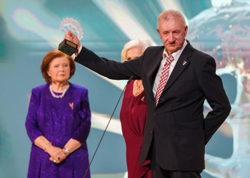 FOTO: patriotiskās noskaņās pasniedz 2022. gada “Latvijas Lepnuma” balvas