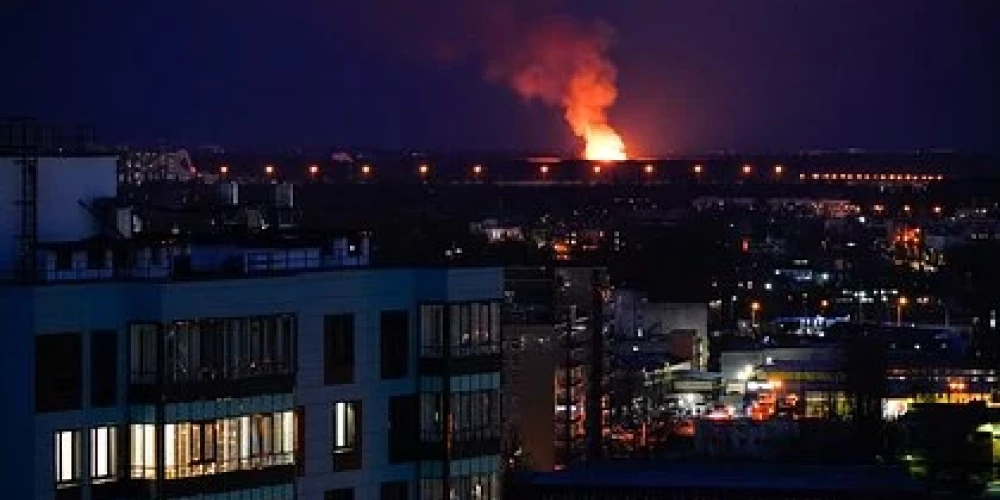 Столб пламени видно за несколько километров от места происшествия