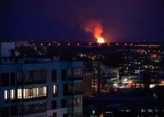 Столб пламени видно за несколько километров от места происшествия