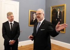 Rituma Ivanova gleznotie Valsts prezidenta vietas izpildītāju portreti izmaksājuši 11 000 eiro