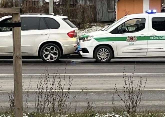 VIDEO: izrādās, ka sliktās dienas piemeklē arī policiju