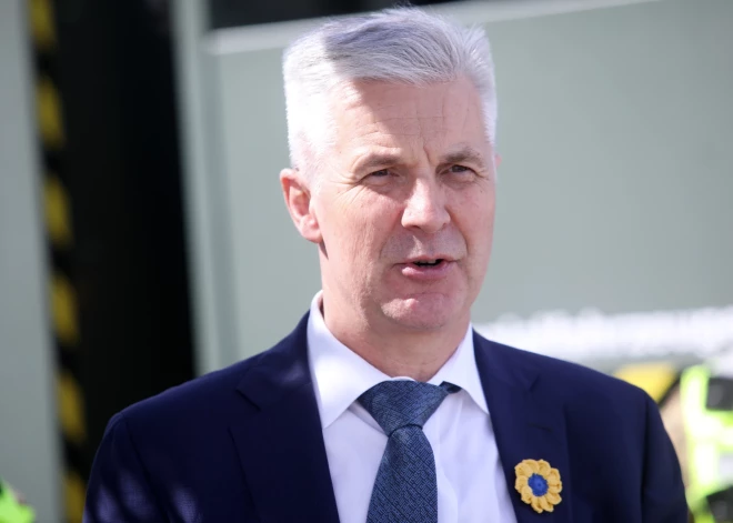 Артис Пабрикс осудил действия работников полиции на улице Риги