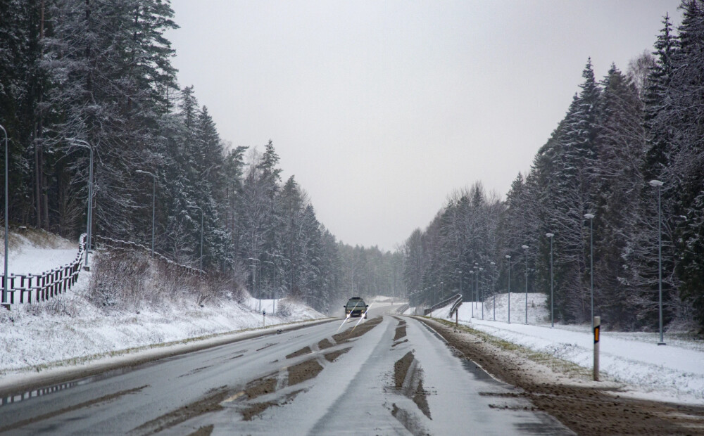 Šorīt apgrūtināti braukšanas apstākļi lielākajā daļā Latvijas