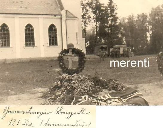 Vispirms sarkanarmijas snaipera nošauto vācu ģenerāli Otto Lancelli apglabāja pie Krāslavas luterāņu baznīcas.