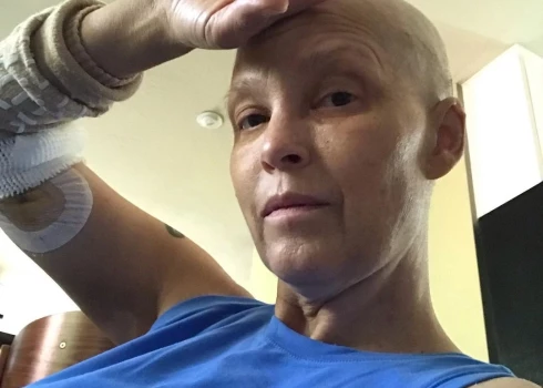 47-летняя звезда сериала "Сверхъестественное" скончалась от рака, который она приняла за Covid-19