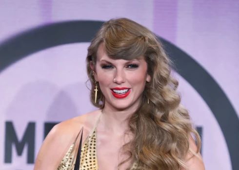 Крупный улов: Тейлор Свифт одержала победу сразу в шести номинациях на премии American Music Awards
