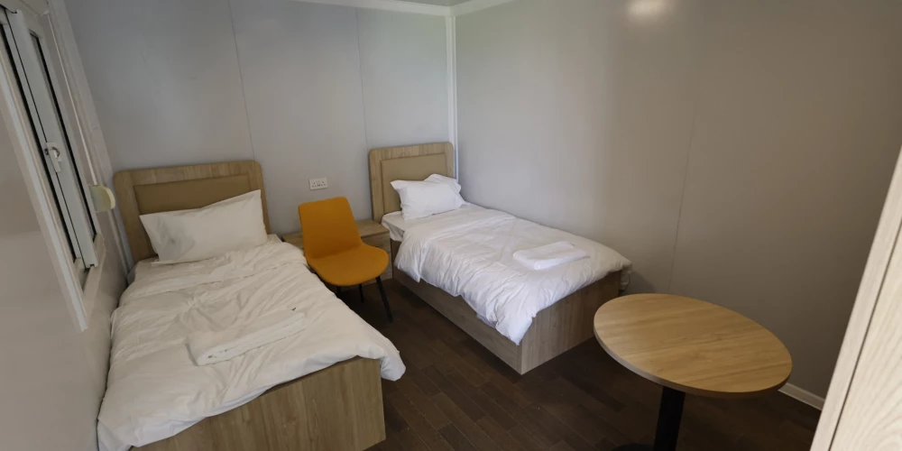 Katrā teltī pieejamas divas vienvietīgās gultas