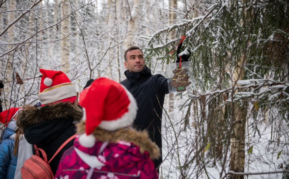 Ap 40 gadu vecas, 15 metrus garas - tādas šogad būs lepnākās Rīgas Ziemassvētku rotas. FOTO