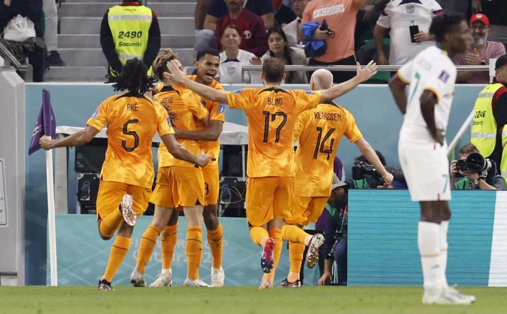 The Dutch national team defeats Senegal at the end of the match