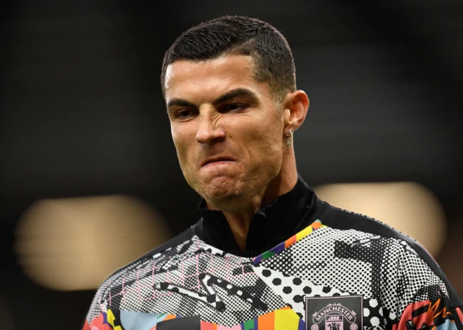 Mančestras "United" pēc abpusējas vienošanās lauž līgumu ar Ronaldu