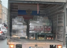 “Esam satriekti...” firma, kuras darbinieks pa Rīgu braukājis ar Krievijas karogu, iepriekš sniegusi palīdzību Ukrainai