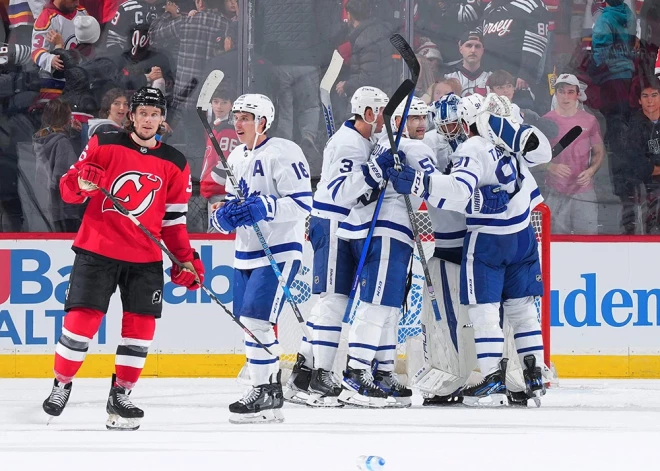 "Maple Leafs" izbraukumā pārtrauc "Devils" 13 uzvaru sēriju