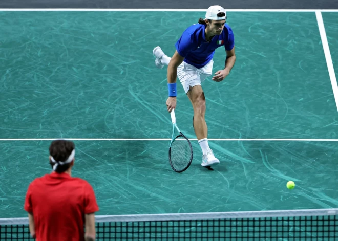 Itālijas tenisisti pēc astoņu gadu pārtraukuma sasniedz Deivisa kausa pusfinālu