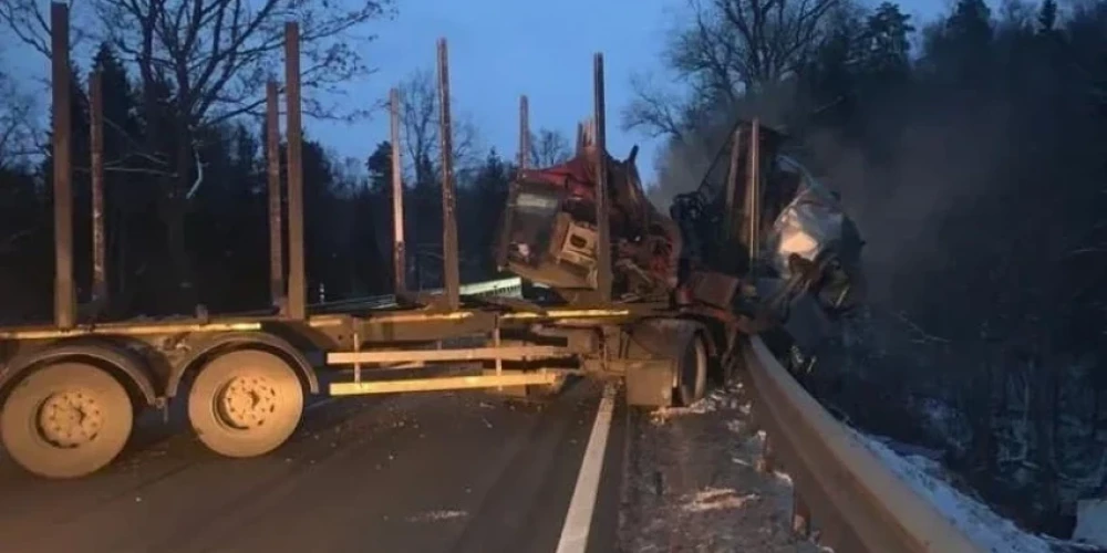 В аварии погибли три человека. (Фото: sadursme.lv)