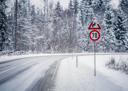 Ziemas tehnoloģiskā pārtraukuma laikā ceļu būvdarbu objektos saglabāsies ātruma ierobežojums