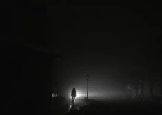 FOTO: KijIva iegrimst tumsā pēc okupantu raķešu triecieniem