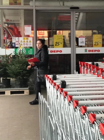 Krāpniece iekļuvusi kadrā.