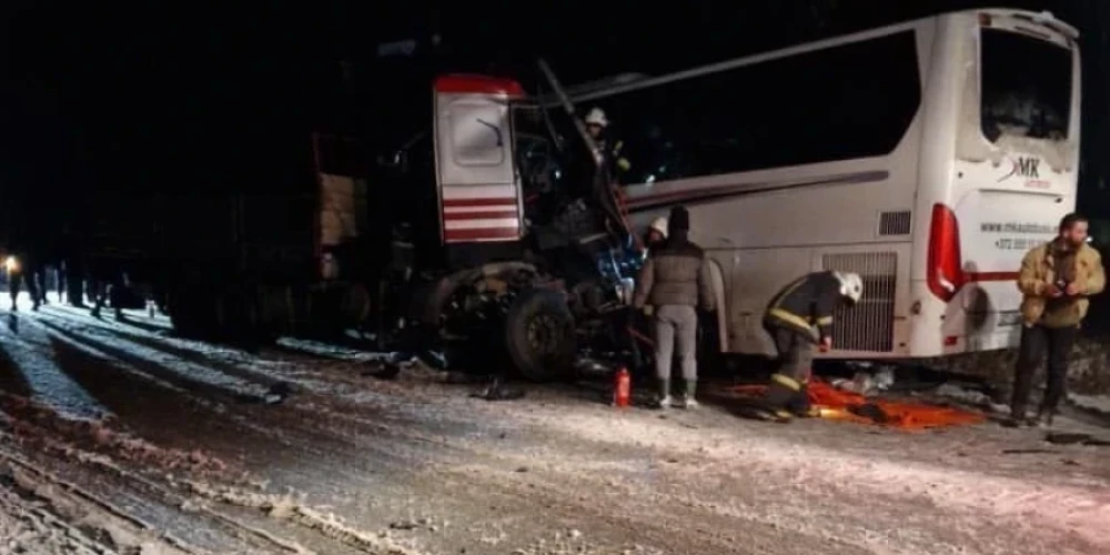 Ainažos satiksmes negadījumā avarējušajā autobusā bija Ukrainas karavīri