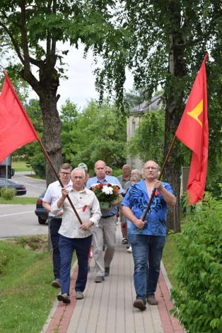 Latvijas Sociālistiskās partijas biedri ik pa laikam rīko savdabīgus un pat provokatīvus pasākumus, apmeklējot kritušo sarkanarmijas kaujinieku atdusas vietas Zilupē.