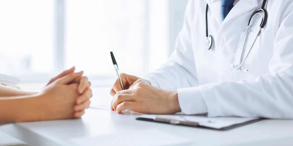 Нередко клиенты используют полис страхования здоровья, чтобы не стоять в очереди на оплачиваемые государством услуги