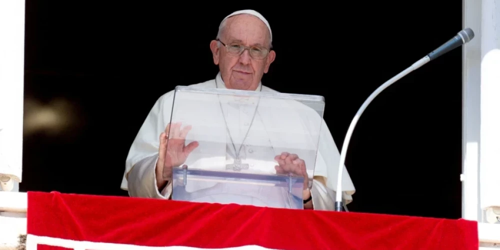 Pāvests Francisks nācis klajā ar skarbāko komentāru par Putinu un karu Ukrainā