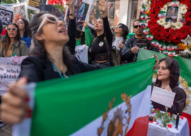 Irānas ģenerālis: protestos dzīvību zaudējuši vairāk nekā 300 cilvēku