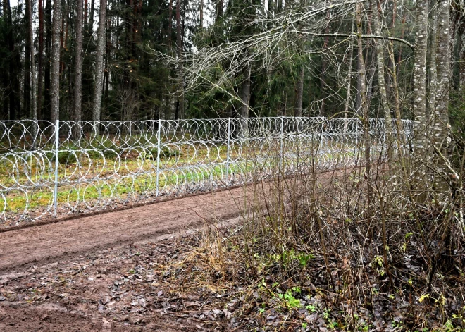 Uz Latvijas un Krievijas robežas uzbūvēts žogs 95,2 kilometru garumā