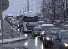  В утренние часы водители тратят на проезд по эстакаде практически час