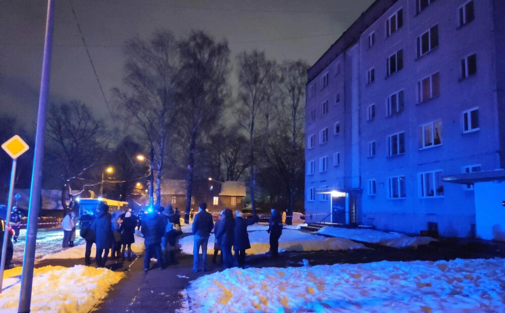 Bolderājā iespējama griestu iebrukuma dēļ no dzīvojamās mājas evakuēti 24 iedzīvotāji