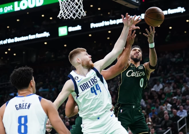 Bertānam seši punkti un Dončičam "triple-double" "Mavericks" uzvarā pār čempioni "Warriors"