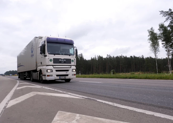 Policija uz Tallinas šosejas apturējusi kravas auto vadītāju 2,75 promiļu reibumā