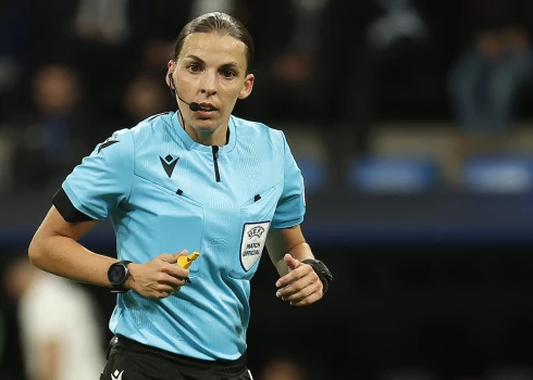 Stefānija Frapāra pārrakstīs pasaules futbola vēsturi.