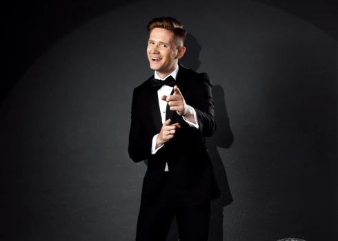 Mārtiņš Spuris atzīst: viņš mēdz lasīt romānus, taču grāmatu veikalos vienmēr attopas pie biogrāfiju un populārzinātniskās literatūras plaukta.