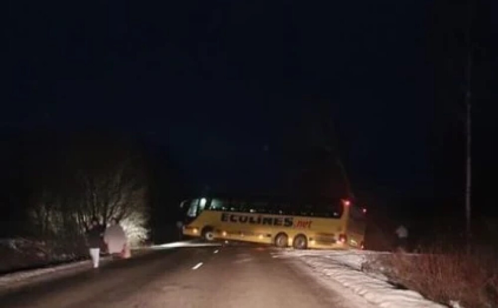 Pie Raunas avarējis autobuss; satiksme bloķēta