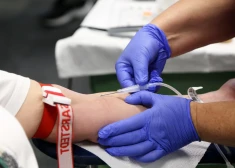 Lūdz rast iespēju ziedot asinis, lai palīdzētu cīņā par smagi slimu pacientu dzīvībām