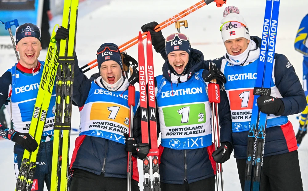 Norske skiskyttere vinner første verdenscupstafett