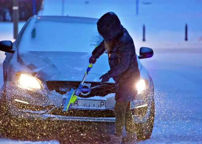 Ko darīt, ja auto saslīd? Tā gadīties var arī tev! Skaidro eksperts