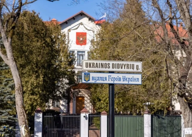 Lietuva izraida Krievijas vēstniecības darbinieku