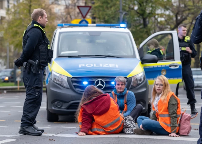 Klimata aktīvisti Vācijā sola no pirmdienas izjaukt sabiedrības dzīves normālo ritmu