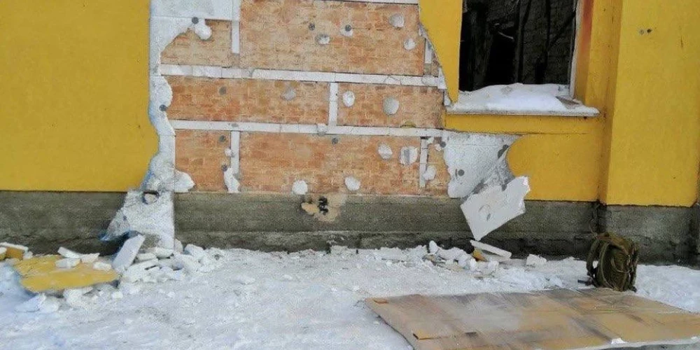 Benksija darbs Ukrainā izgriezts no nama sienas