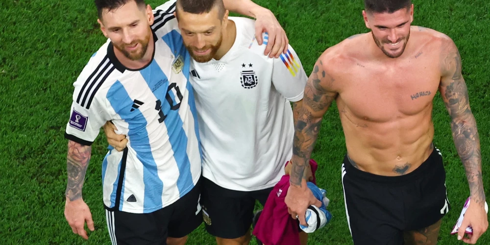 Argentīnas futbolisti uzvar Austrāliju un nodrošina vietu ceturtdaļfinālā