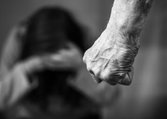 Два года мужчина избивал своего приемного ребенка: теперь ему грозит 5 лет тюрьмы