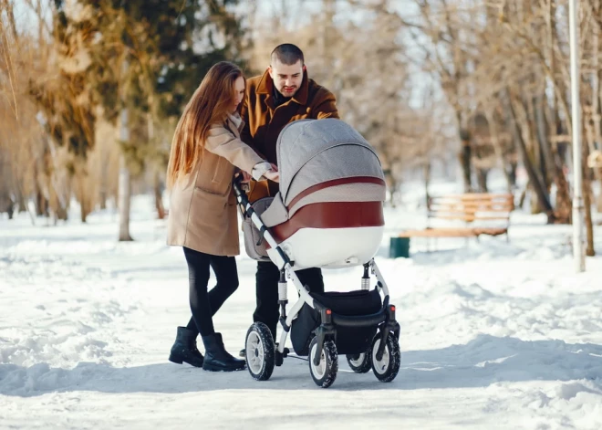 Pastaigas ar zīdaini ziemā. 11 vecāku jautājumi un atbildes