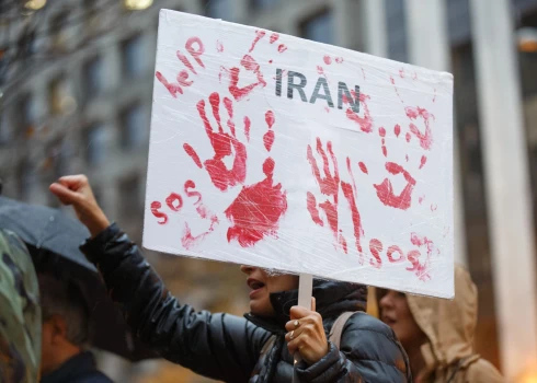 Nozīmīgs solis sieviešu protestu kustībai Irānā