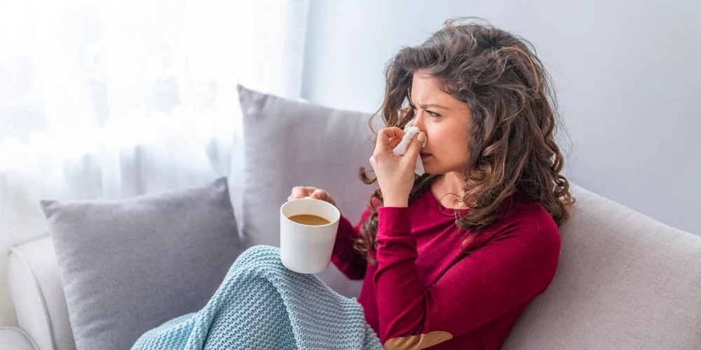 Сухая, болезненная кожа носа и повышенное слезотечение: как уменьшить симптомы простуды?