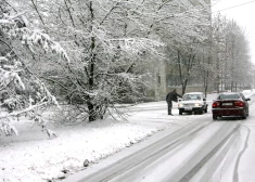 Латвийским водителям доступно бесплатное обучение "зимнему" вождению